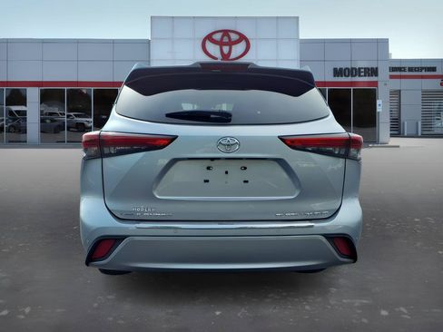Used 2022 Toyota Highlander Platinum AWD/4WD image 4