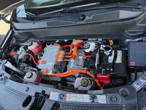 Used 2023 Chevrolet Bolt EUV LT w/ Comfort Package FWD image 12