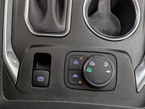 Used 2023 Chevrolet Traverse LT image 9