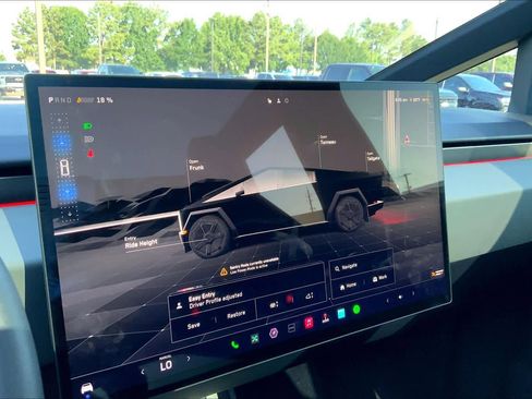 Used 2024 Tesla Cybertruck AWD Crew Cab image 31