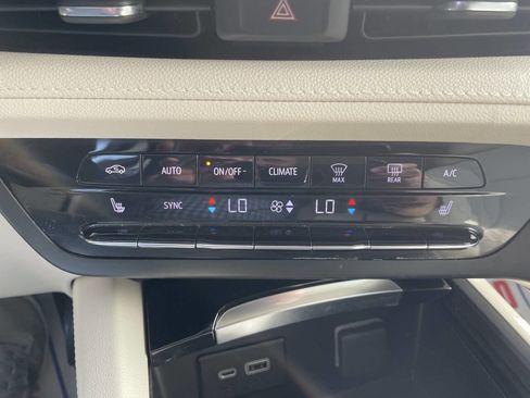 Used 2023 Buick Envision Preferred image 21