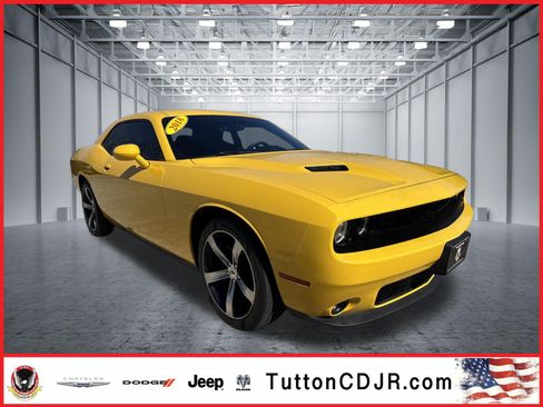 Used 2018 Dodge Challenger SXT w/ Blacktop Package image 1