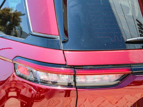 Used 2025 Jeep Grand Cherokee Altitude RWD image 11