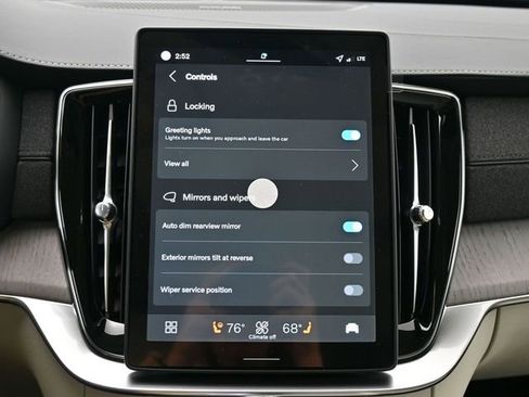 New 2026 Volvo XC90 T8 Ultra w/ Protection Package Premier AWD/4WD image 18