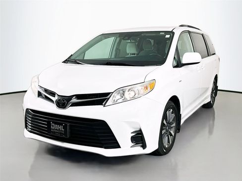 Used 2019 Toyota Sienna LE AWD/4WD image 4