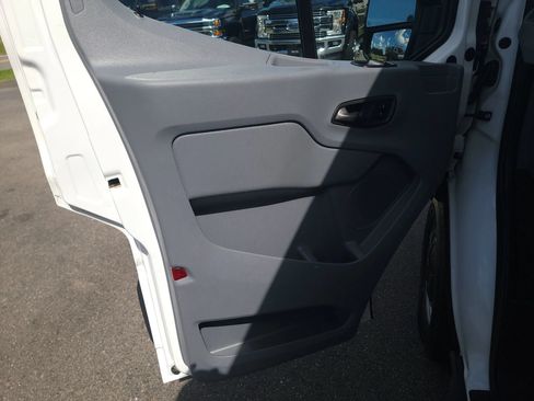 Used 2017 Ford Transit 150 XL RWD image 8