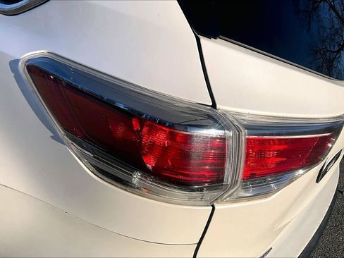 Used 2016 Toyota Highlander Limited image 29