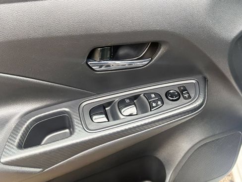 Used 2025 Nissan Versa SV FWD image 18