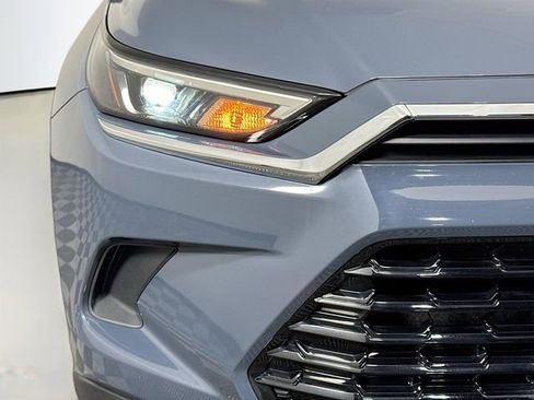 Used 2024 Toyota Grand Highlander AWD image 3