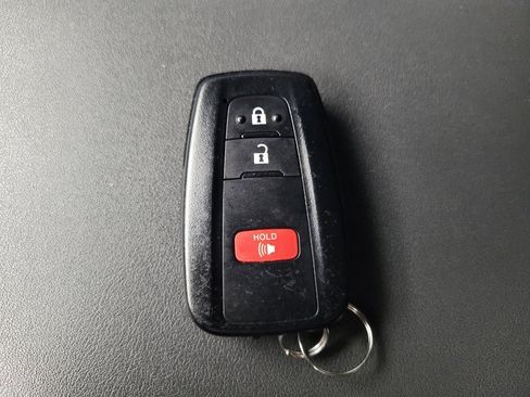Used 2021 Toyota Highlander L FWD image 32