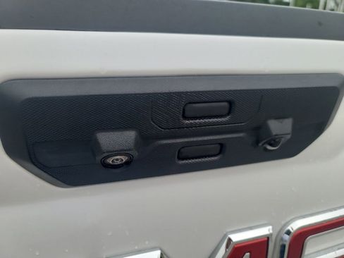 Used 2023 GMC Sierra 1500 Denali w/ Denali Reserve Package AWD/4WD image 9