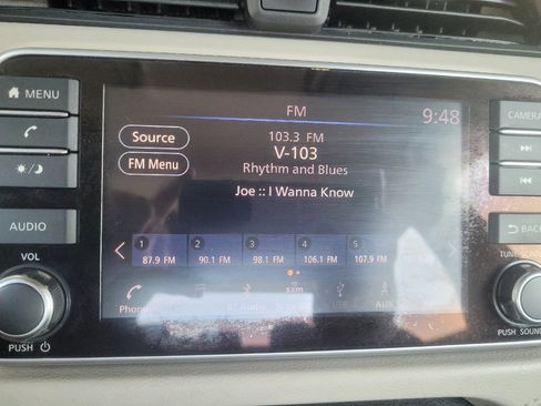 Used 2021 Nissan Versa SV FWD image 25
