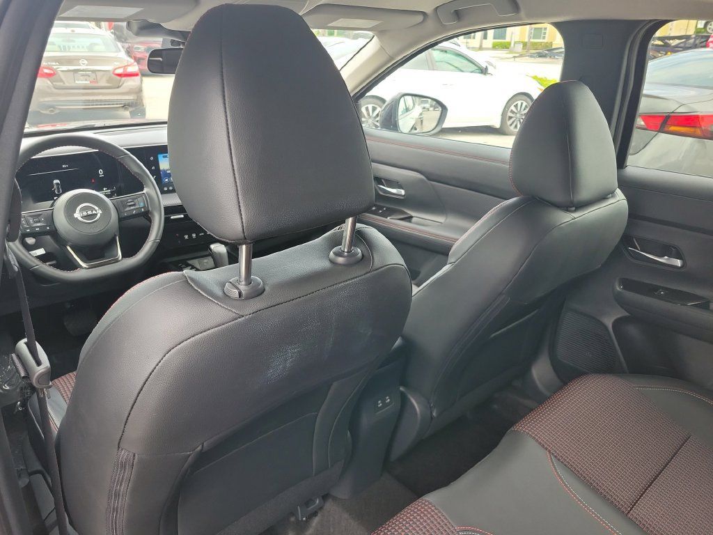 Certified 2026 Nissan Kicks SR FWD image 20