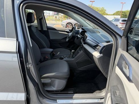 Used 2022 Volkswagen Taos SE image 20