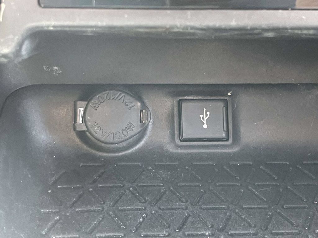 Used 2021 Toyota RAV4 XLE FWD image 30