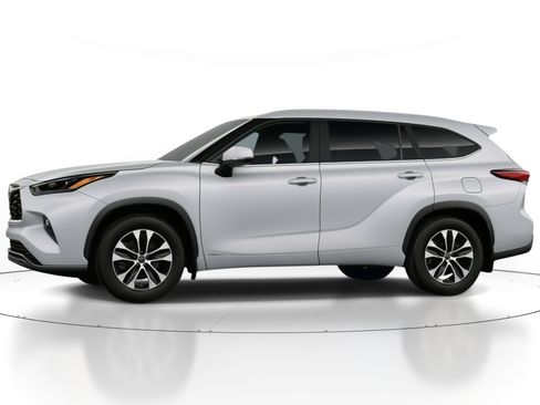 New 2026 Toyota Highlander XLE image 3