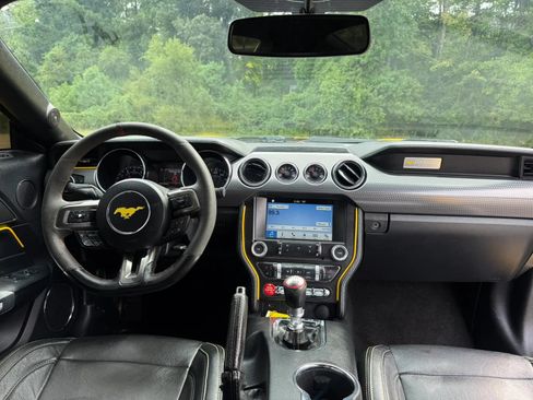 Used 2015 Ford Mustang Coupe RWD image 9