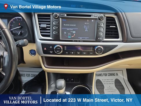 Used 2017 Toyota Highlander XLE AWD/4WD image 18
