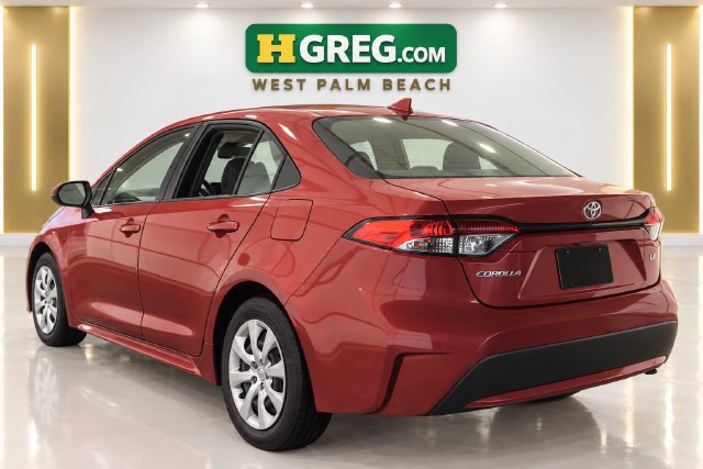 Used 2021 Toyota Corolla LE FWD image 2