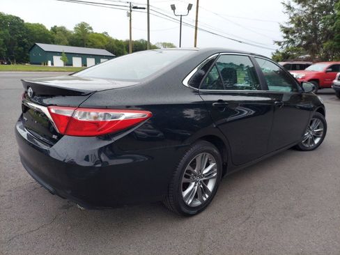 Used 2017 Toyota Camry SE FWD image 4