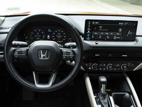 Used 2024 Honda Accord Touring image 19