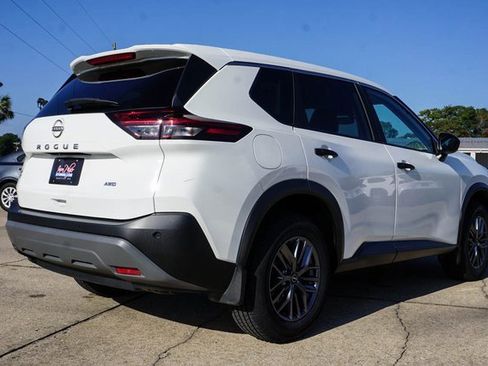 Used 2023 Nissan Rogue S image 4