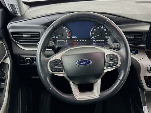 Used 2024 Ford Explorer XLT w/ Equipment Group 202A image 18