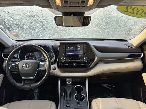 Used 2022 Toyota Highlander XLE image 21