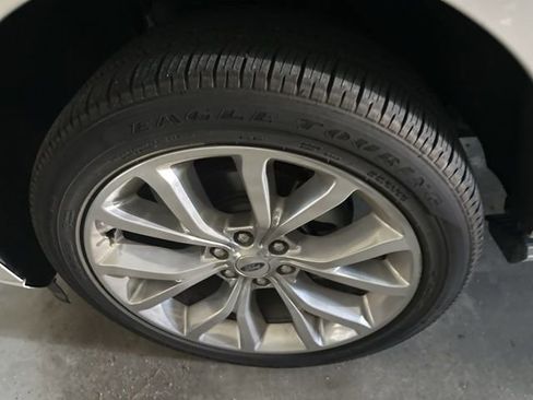 Used 2019 Ford Expedition Max Platinum image 12