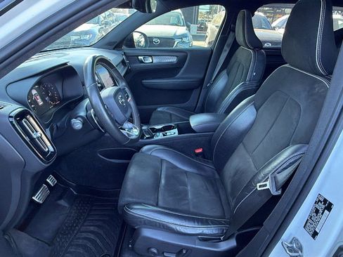 Used 2020 Volvo XC40 T5 R-Design image 13