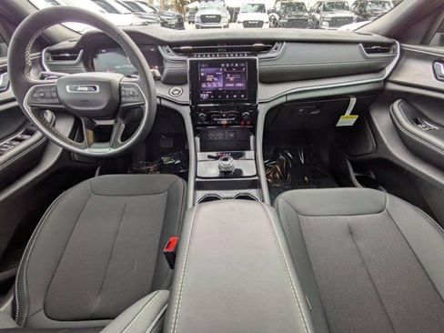 New 2025 Jeep Grand Cherokee L Laredo image 13