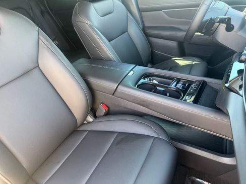 Certified 2025 Nissan Murano SV image 9