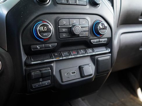 Used 2019 Chevrolet Silverado 1500 LT Trail Boss w/ Convenience Package AWD/4WD image 29