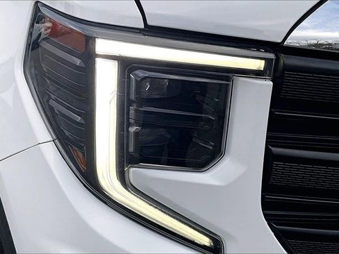 Certified 2022 GMC Sierra 1500 Pro w/ Pro Value Package image 25