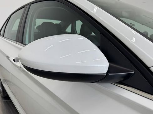 Used 2024 Volkswagen Jetta SE image 37