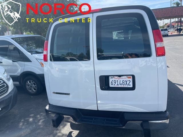 Used 2018 Chevrolet Express 2500 w/ Driver Convenience Package RWD image 15