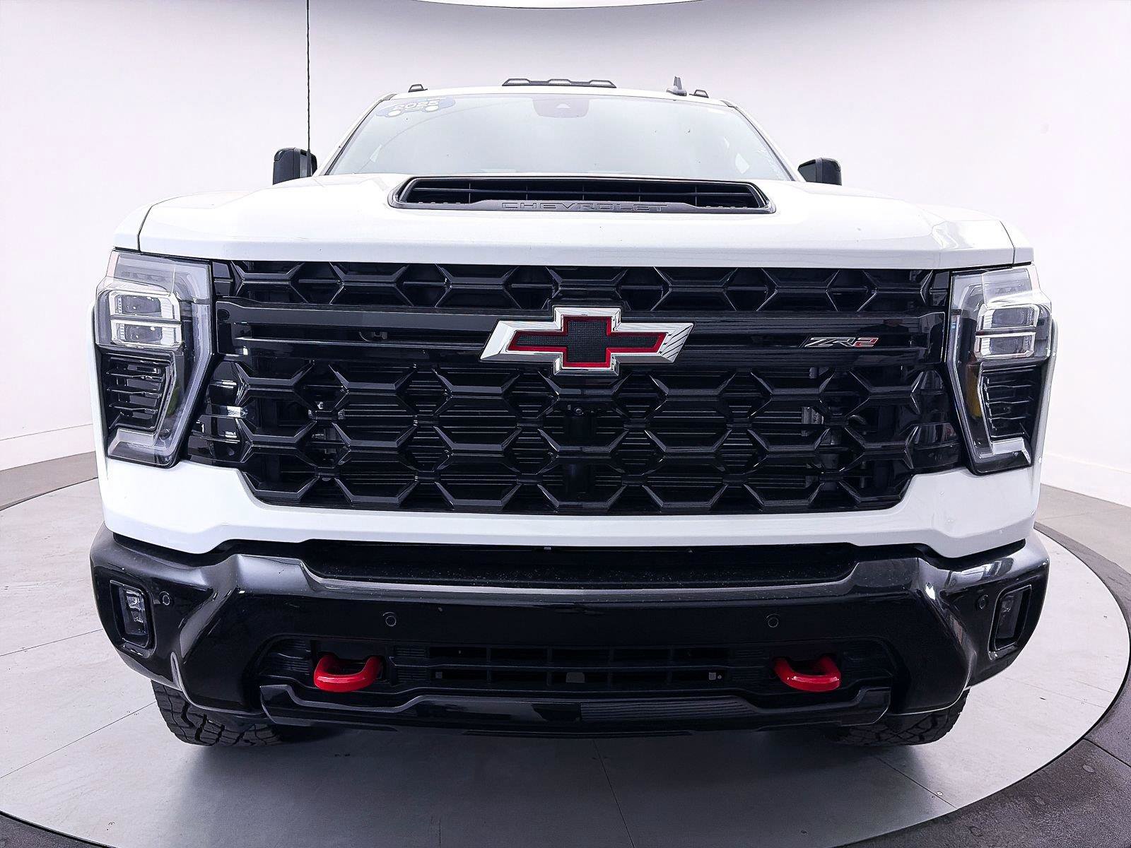 Used 2025 Chevrolet Silverado 2500 ZR2 w/ Technology Package AWD/4WD image 17