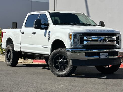 Used 2018 Ford F250 XLT image 2