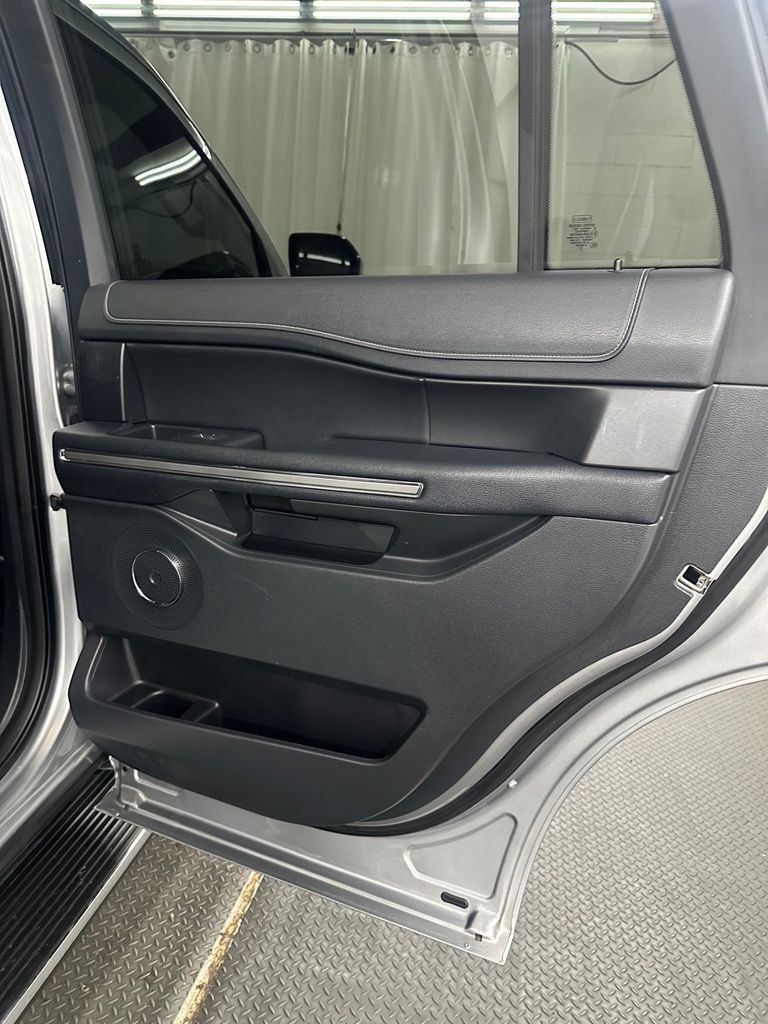 Used 2022 Ford Expedition XLT AWD/4WD image 34