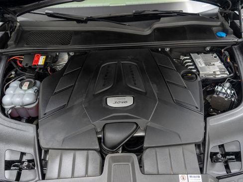 Used 2022 Porsche Cayenne Coupe AWD/4WD image 12