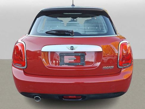 Used 2015 MINI Cooper 4-Door Hardtop image 5