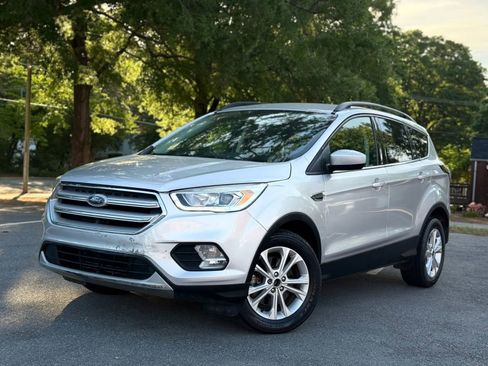 Used 2018 Ford Escape SEL AWD/4WD image 2