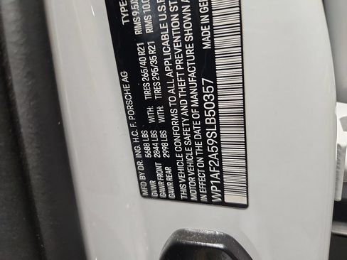 Certified 2025 Porsche Macan GTS AWD/4WD image 28