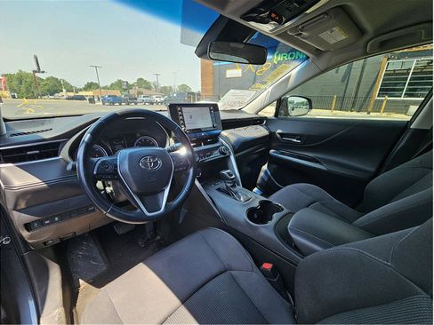 Used 2021 Toyota Venza LE AWD/4WD image 2