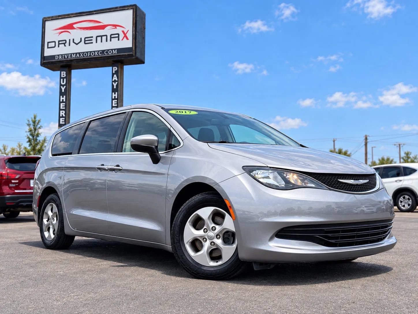 Used 2017 Chrysler Pacifica LX w/ Tire & Wheel Group FWD image 1