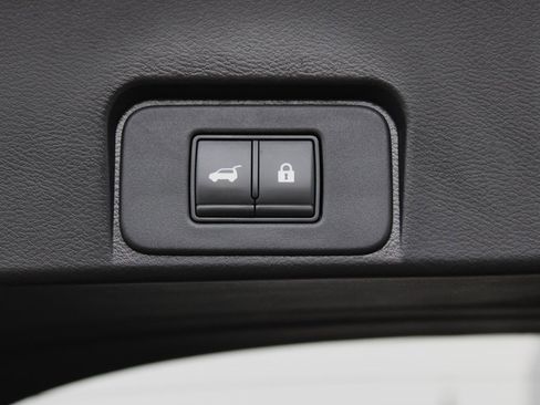 Certified 2022 Nissan Rogue SV w/ SV Premium Package image 21