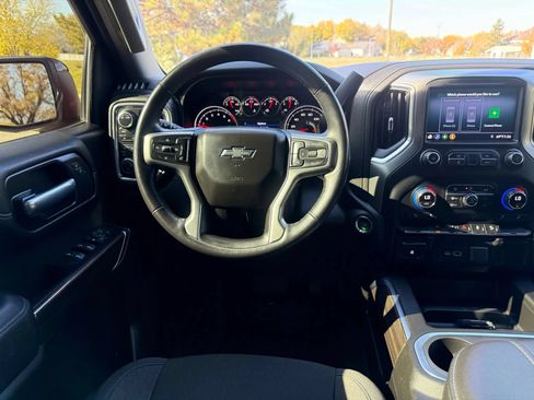 Used 2021 Chevrolet Silverado 1500 LT Trail Boss AWD/4WD image 19