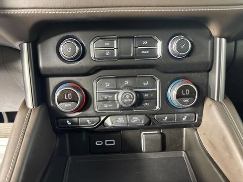 Used 2021 Chevrolet Tahoe LT w/ LT Signature Package AWD/4WD image 4