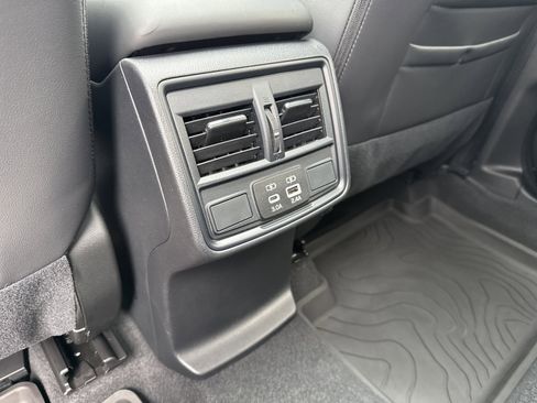 Used 2025 Subaru Forester Premium AWD/4WD image 16
