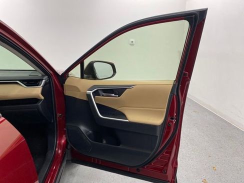 Certified 2022 Toyota RAV4 XLE image 30